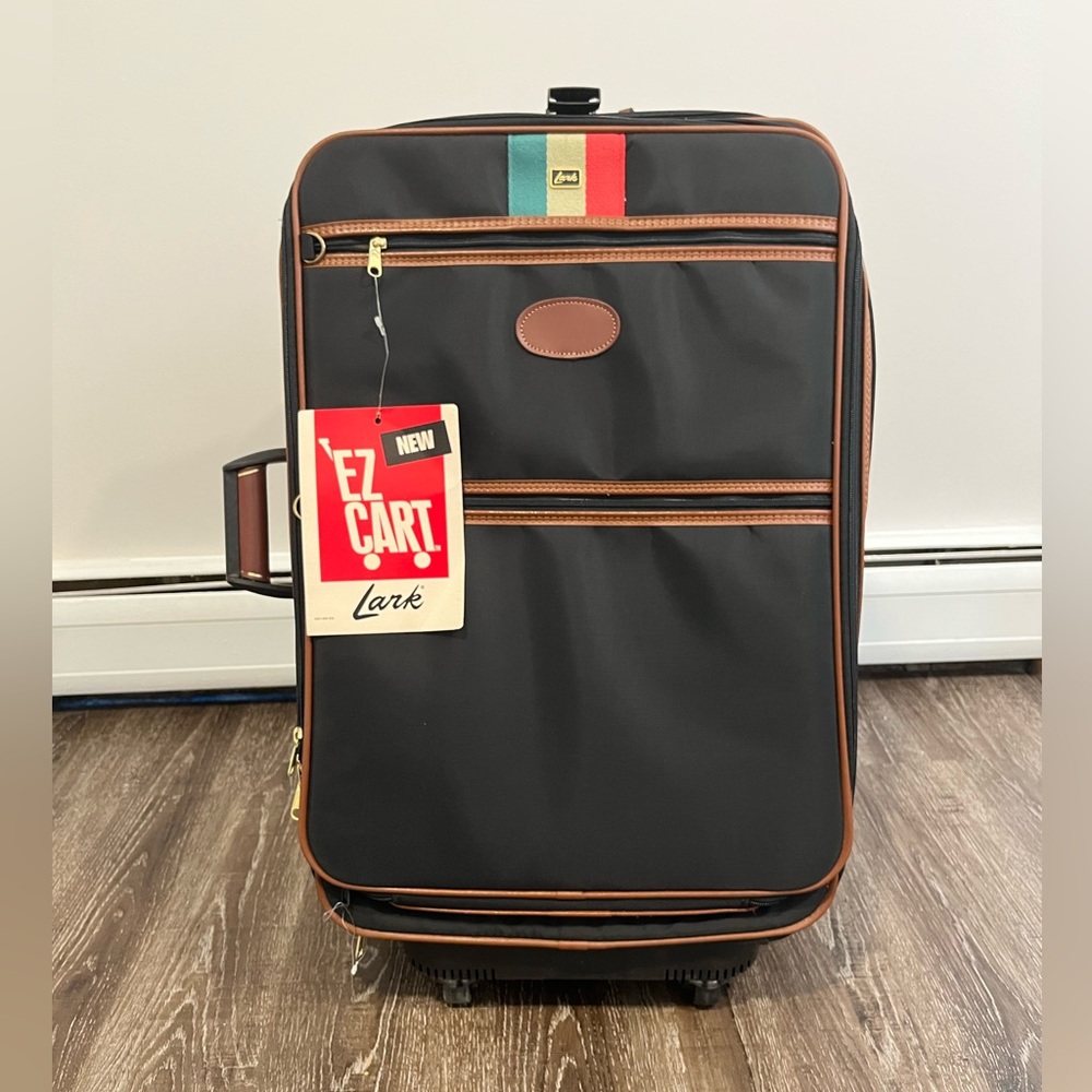 Lark Luggage Vintage Set